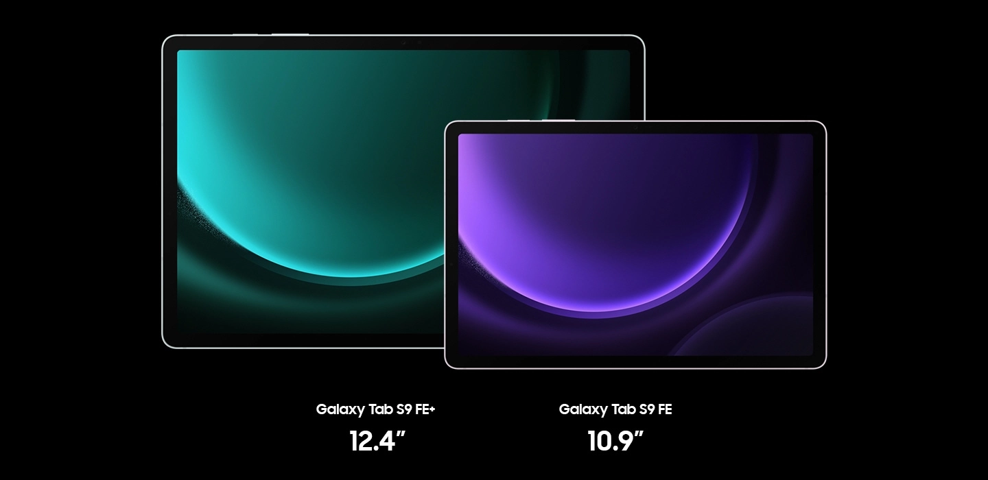 Galaxy Tab S9 FE+ в мятном цвете с диагональю экрана 12,4 дюйма и Tab S9 FE в лавандовом цвете с диагональю экрана 10,9 дюйма показаны рядом друг с другом в горизонтальном режиме, а на их экранах видны зеленые и фиолетовые обои соответственно.