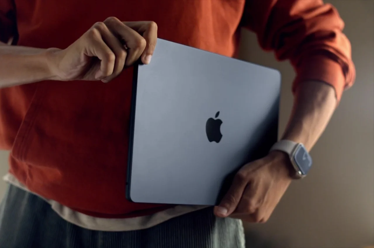 MacBook Air 13 на M2 — бесшумный ультрабук Apple