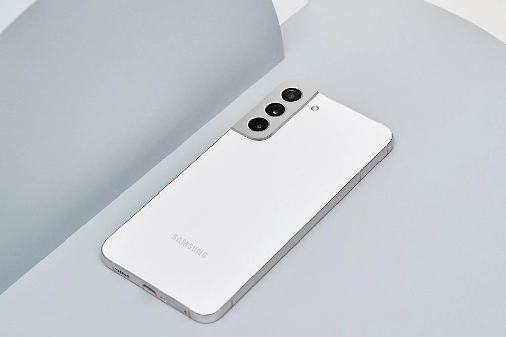 Samsung Galaxy S22 8/256GB White Smartfoni bo'lib to'lash