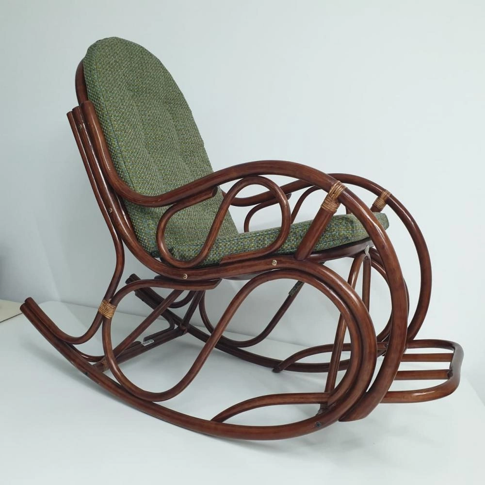 Кресло-качалка из натурального ротанга (темное дерево, зеленая ткань) недорого