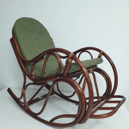 Кресло-качалка из натурального ротанга (темное дерево, зеленая ткань)