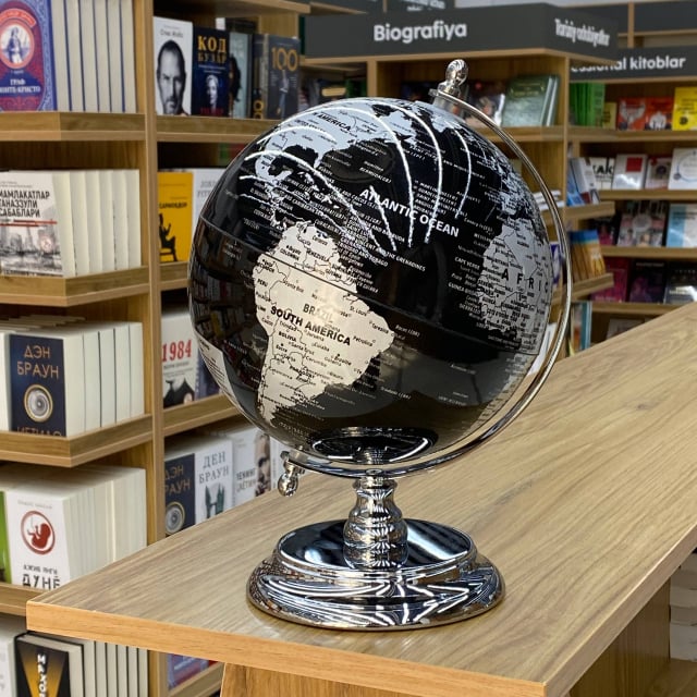 серебристый